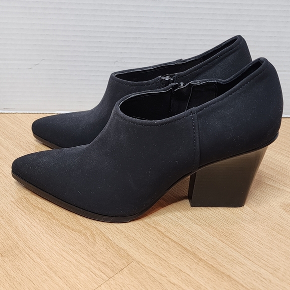 Donald J Pliner Verie Pointed Toe Ankle Black Booties Shooties Size 8M - Picture 1 of 15